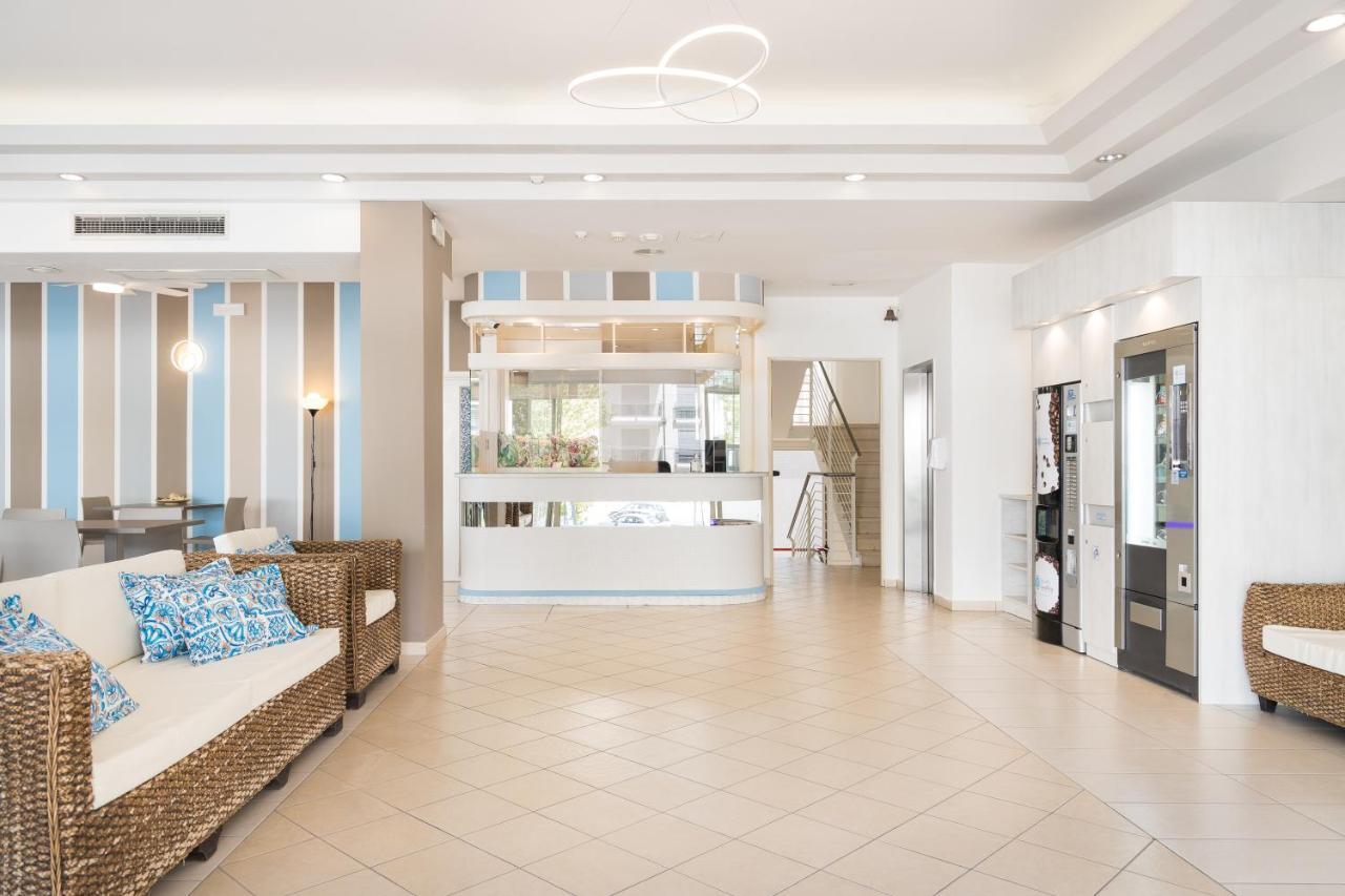 Appartamenti Smart A 30M Da Viale Dante E 100M Dal Mare Riccione Exterior photo