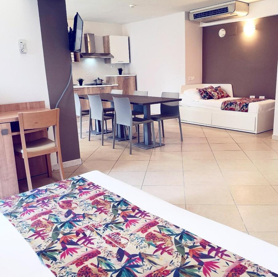 Appartamenti Smart A 30M Da Viale Dante E 100M Dal Mare Riccione Exterior photo